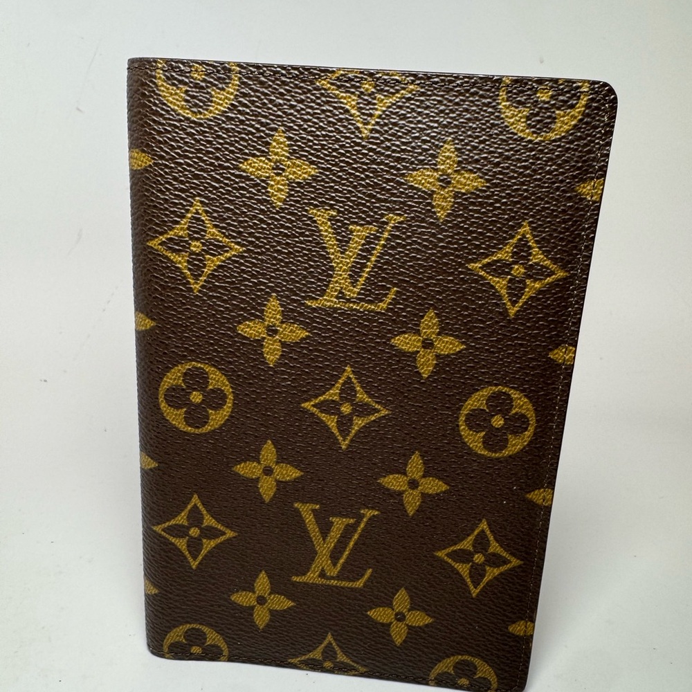 SOLDLouis Vuitton Monogram Pocket Agenda Cover / Passport Holder